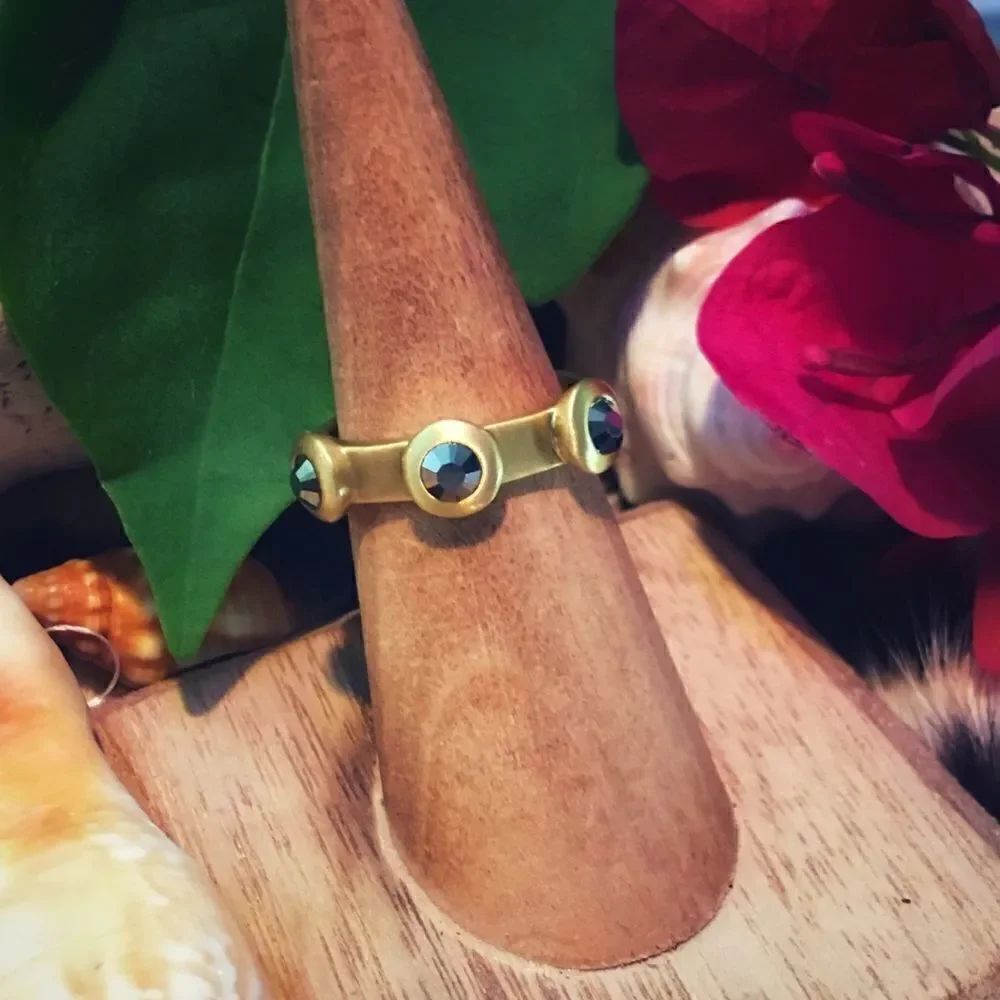 Brushed Gold Brass Ring With Hematite Crystals Size 6,7